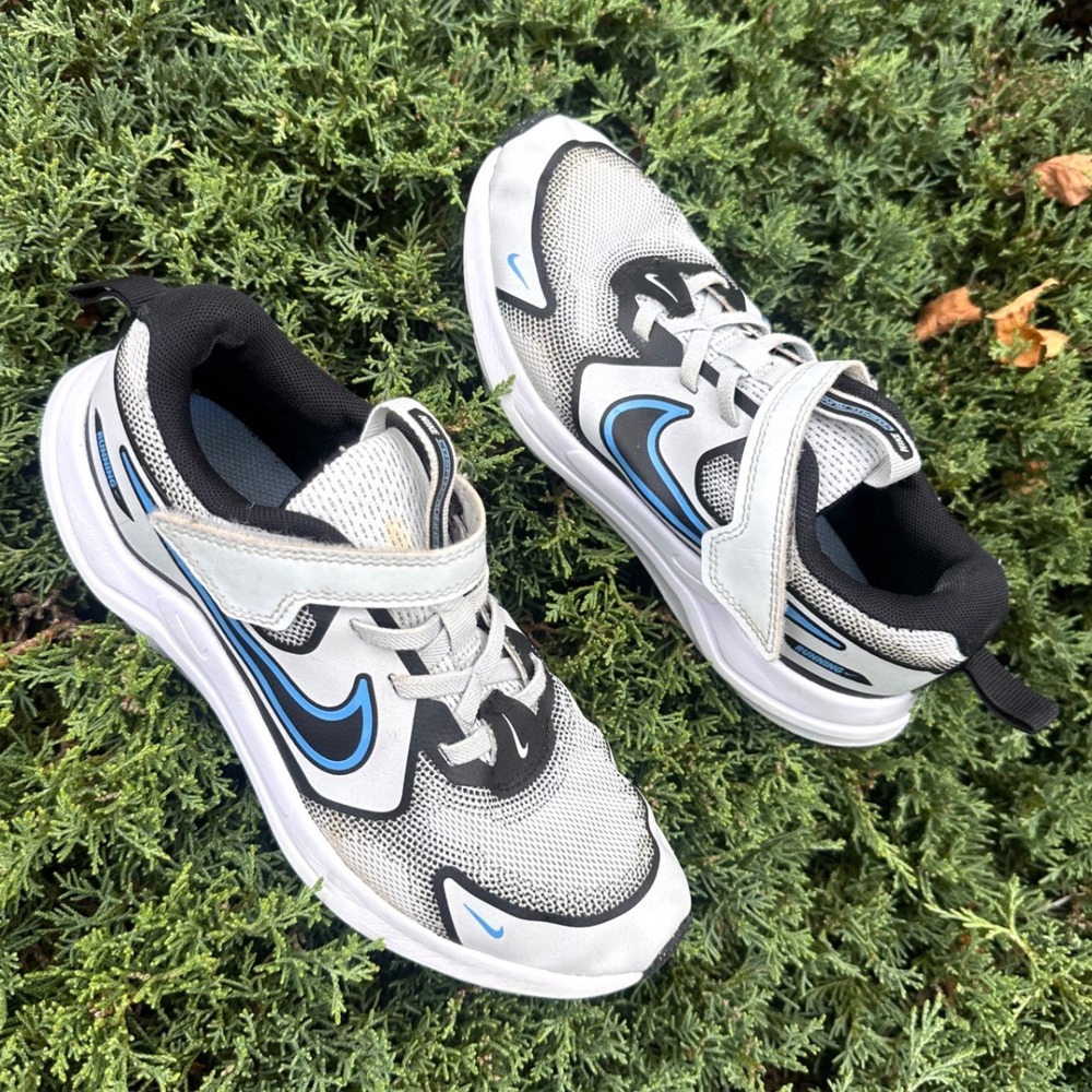 Nike Cosmic Runner Big Kids Athletic Shoes Size 2.5Y Grey Blue